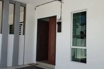 SEMI D DOUBLE STOREY FOR SALE LOCATED AT BATU GAJAH 