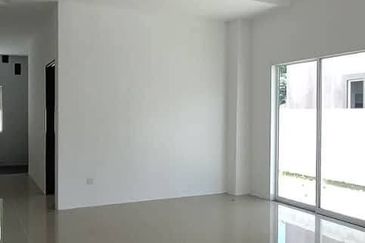 SEMI D DOUBLE STOREY FOR SALE LOCATED AT BATU GAJAH 