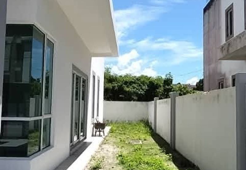SEMI D DOUBLE STOREY FOR SALE LOCATED AT BATU GAJAH 