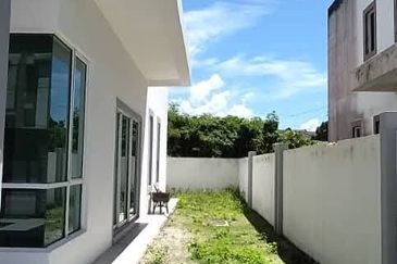 SEMI D DOUBLE STOREY FOR SALE LOCATED AT BATU GAJAH 