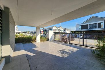 Reesia Elmina Garden