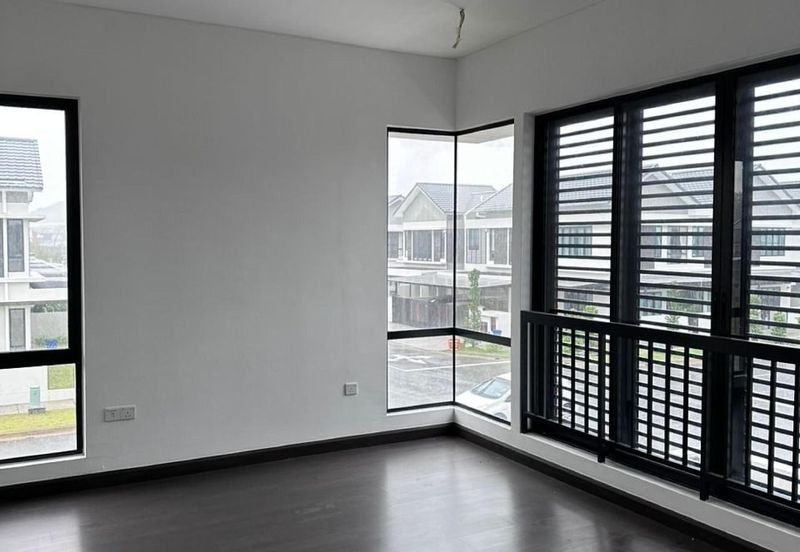 Reesia Elmina Garden