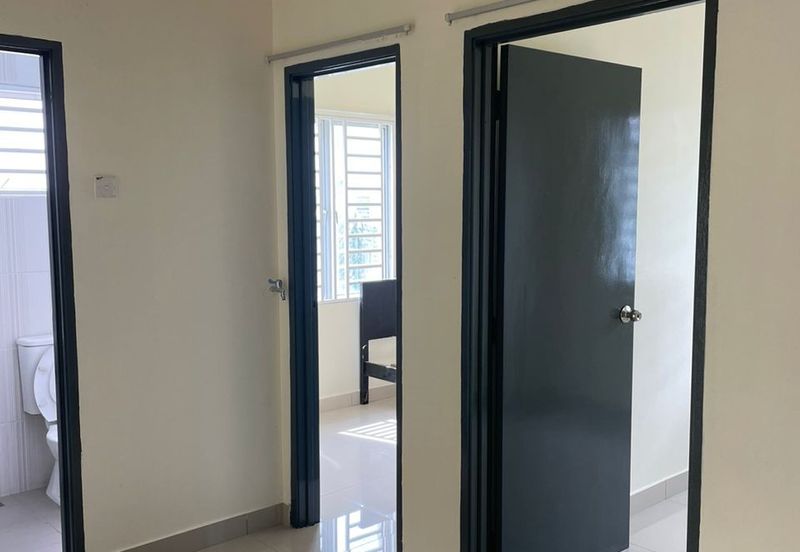 SEMI D HOUSE SUITABLE FOR FAMILY 