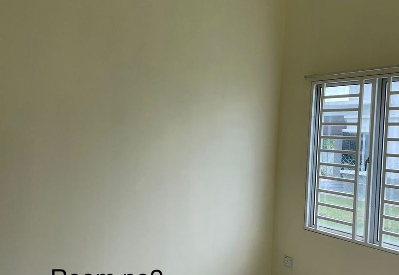 SEMI D HOUSE SUITABLE FOR FAMILY 