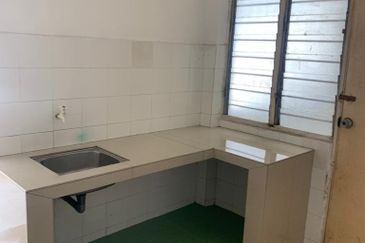 Panorama Lapangan Perdana Flat