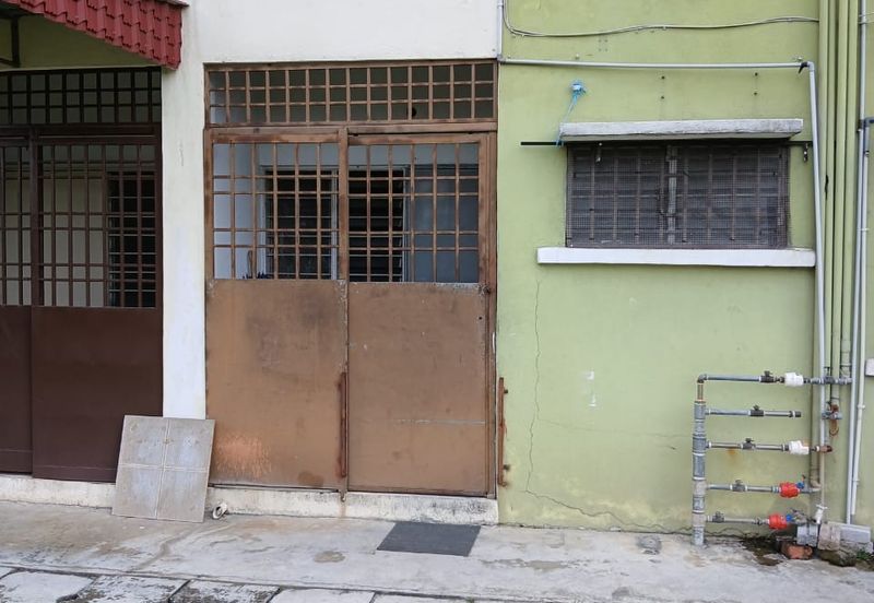 Panorama Lapangan Perdana Flat