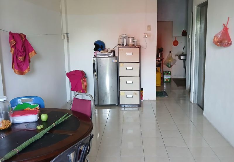 Panorama Lapangan Perdana Flat