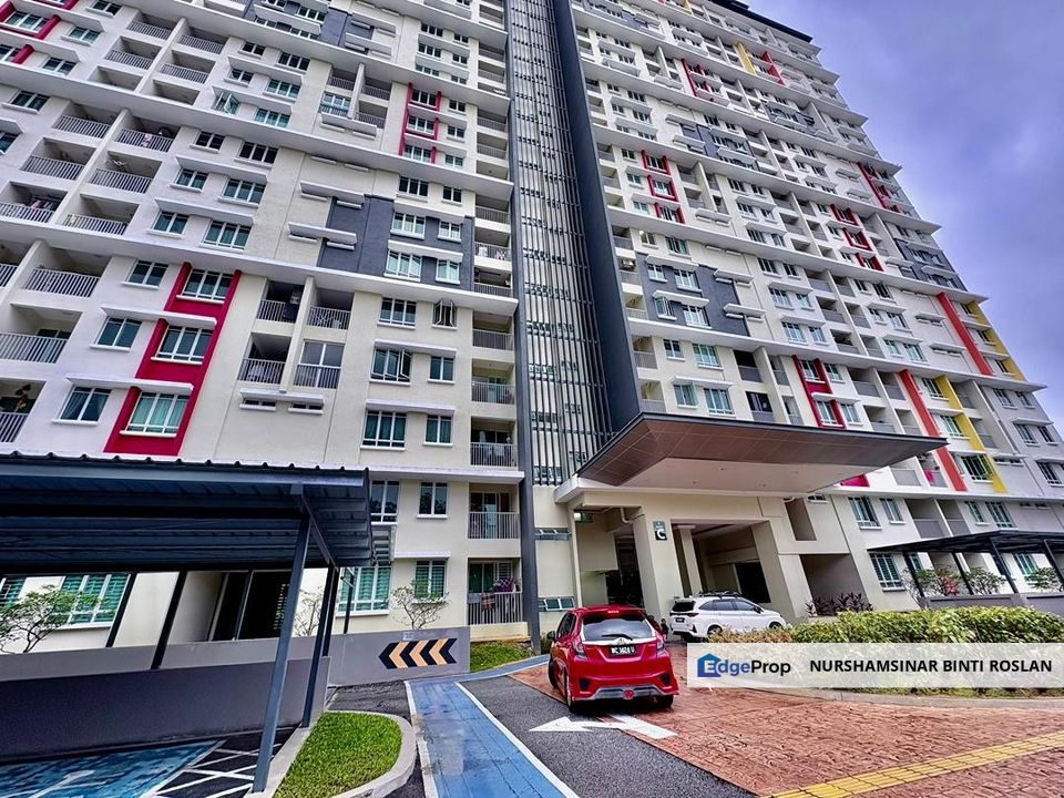 House Facing Pool and Furnished for Sale, Selangor, Damansara Damai