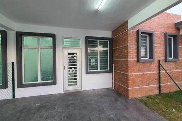 SLIGHTLY NEGO SINGLE STOREY HOUSE FOR SALE