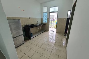 SLIGHTLY NEGO SINGLE STOREY HOUSE FOR SALE