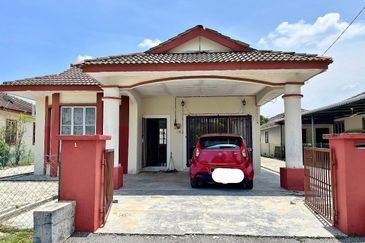[BATU GAJAH] Single Storey Bungalow for Sale Negotiable