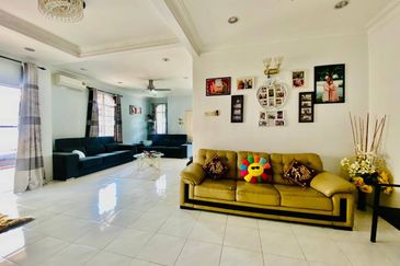 [KOTA KEMUNING] OPEN FACING NICE HOUSE FOR SALE