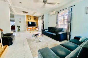 [KOTA KEMUNING] OPEN FACING NICE HOUSE FOR SALE