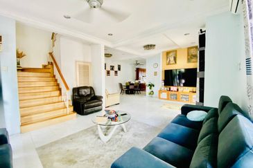 [KOTA KEMUNING] OPEN FACING NICE HOUSE FOR SALE