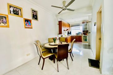 [KOTA KEMUNING] OPEN FACING NICE HOUSE FOR SALE