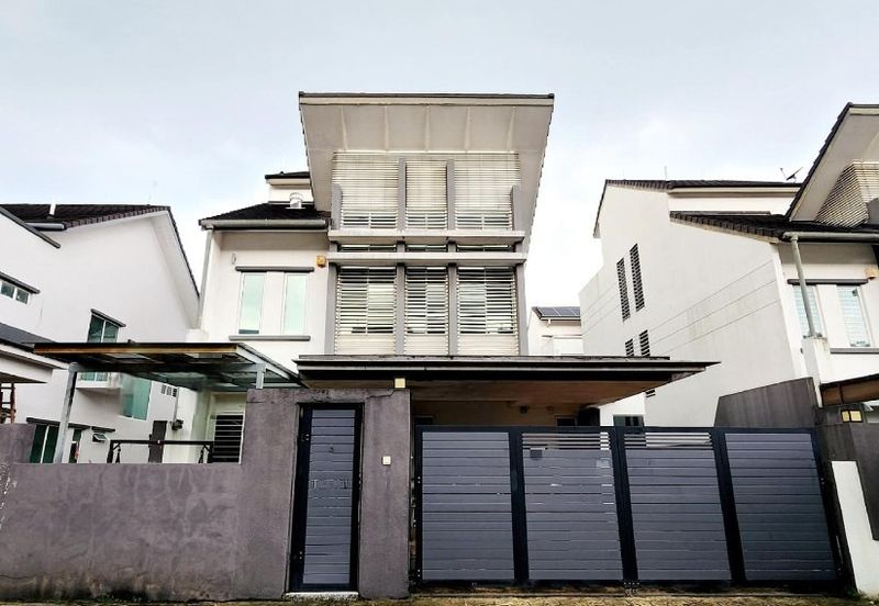 2.5 Storey Bungalow House, Subang Jaya For Sale
