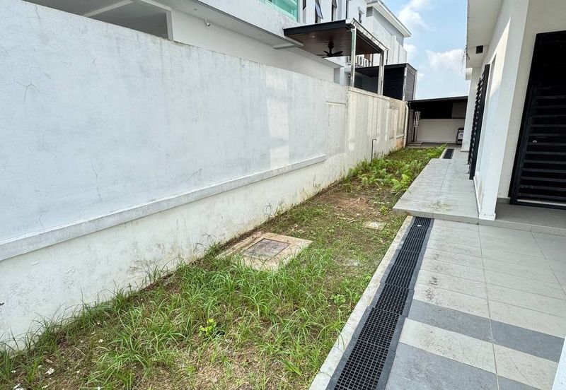 The Canal Garden South, Horizon Hills