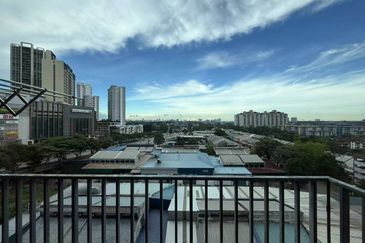 Dedaun Hijau (Greenfield Regency)