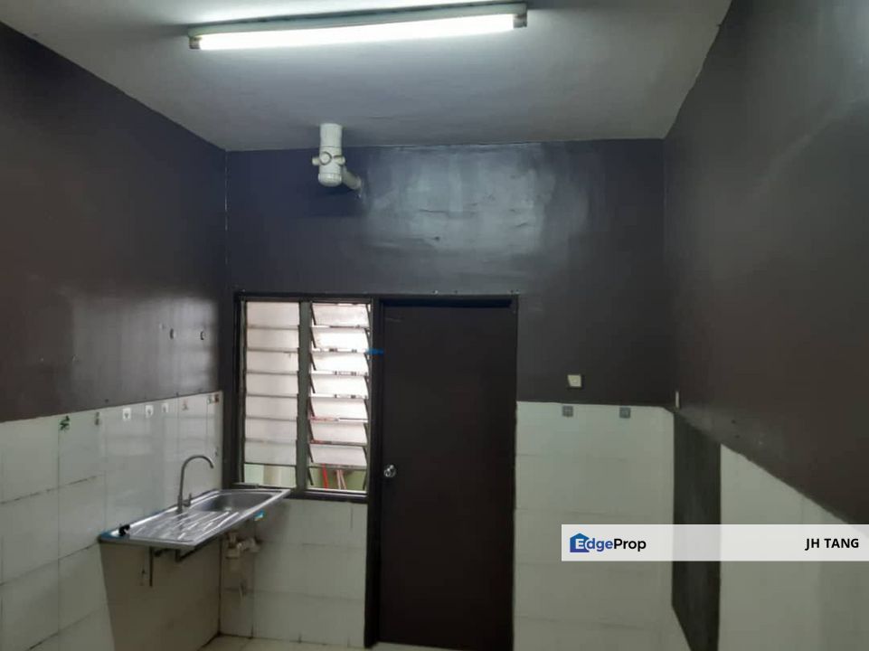 Larkin Idaman   📍Larkin, JB Town  🛏 3 Bedroom 🛁 2 Bathroom ✅ Partially Furniture - LOW DEPOSIT, Johor, Johor Bahru