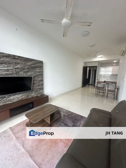  Setia Sky 88 JB TOWN shuttle bus to CIQ • 2 bedrooms, 1 bathroom • Fully furnished • Block C, mid floor • New double bed in small room, Johor, Johor Bahru