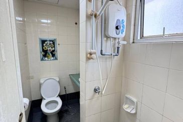 Bangunan Duta Impian (The Embassy Suites)