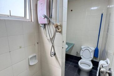 Bangunan Duta Impian (The Embassy Suites)