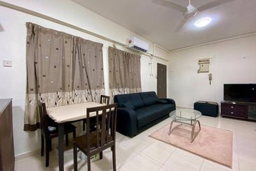 Bangunan Duta Impian (The Embassy Suites)