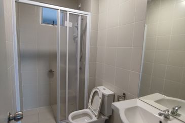 Meridin Bayvue Apartment