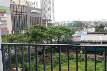 Dedaun Hijau (Greenfield Regency)