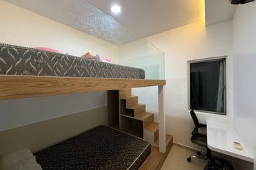 Dedaun Hijau (Greenfield Regency)