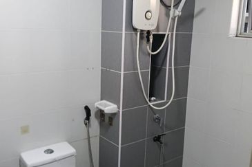 Aliff Avenue TAMAN DAMANSARA ALIFF TAMPOI TEPI LARKIN, NEARBY JB TOWN CIQ - 3bed 2 bathroom  1 carpark