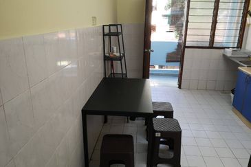 Lily & Jasmine Apartment