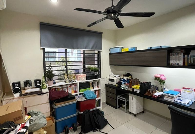 Maple Red, Adda Heights