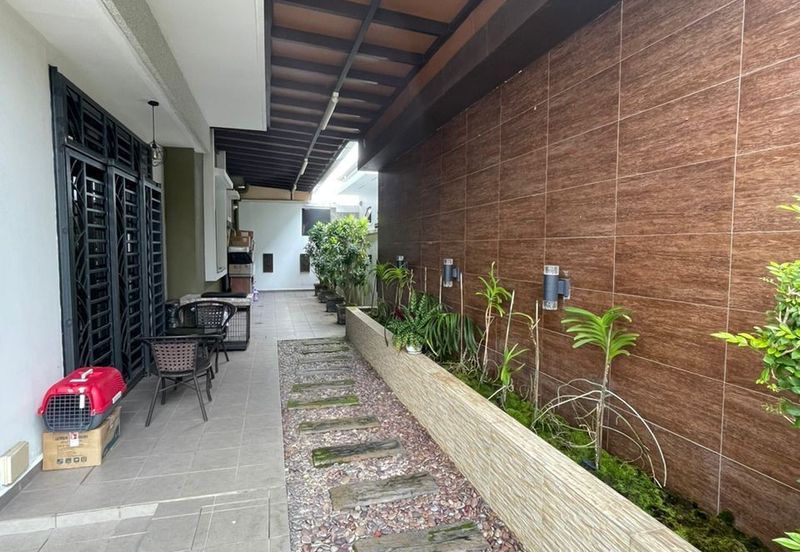 Maple Red, Adda Heights