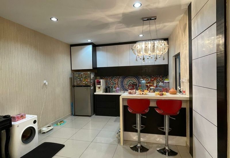 Maple Red, Adda Heights