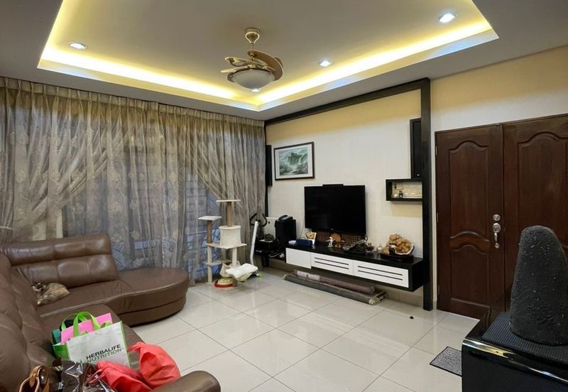 Maple Red, Adda Heights