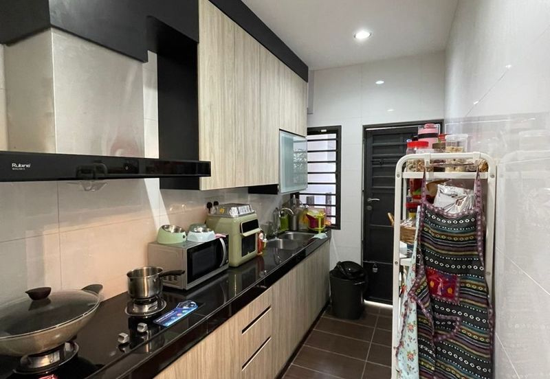 Maple Red, Adda Heights