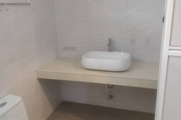 Jalan Mutiara Emas 2/19