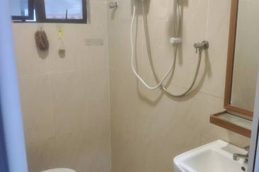 Jalan Mutiara Emas 2/19