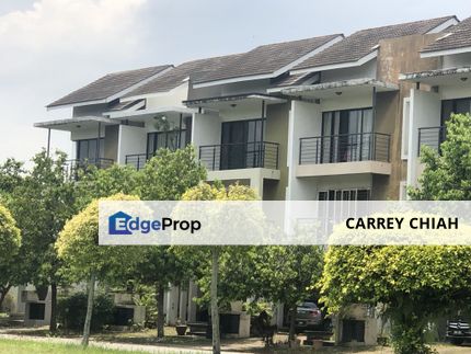 Resort style Super link with 10ft extra land with excellent security and environment at Puchong town centre , Selangor, Puchong