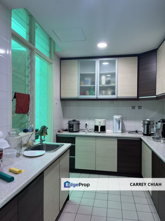 2 storey house for rent at Puchong town centre with gated & guarded & club house & 500 m to LRT station, Selangor, Puchong