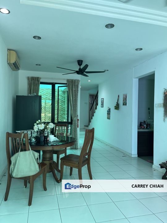 2 storey house for rent at Puchong town centre with gated & guarded & club house & 500 m to LRT station, Selangor, Puchong