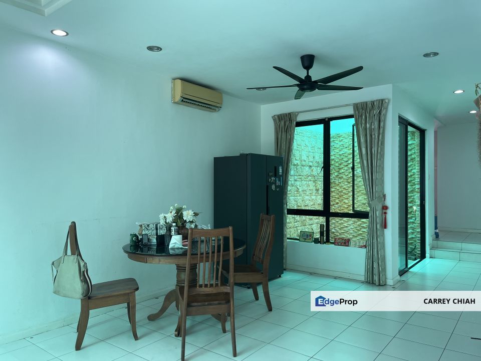 2 storey house for rent at Puchong town centre with gated & guarded & club house & 500 m to LRT station, Selangor, Puchong