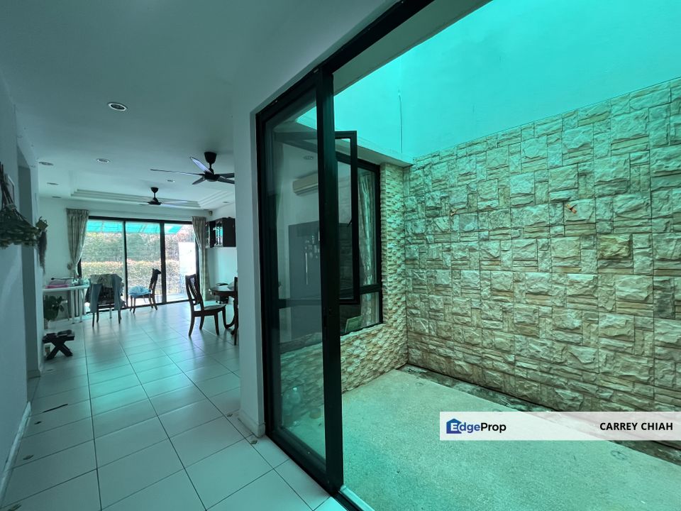 2 storey house for rent at Puchong town centre with gated & guarded & club house & 500 m to LRT station, Selangor, Puchong