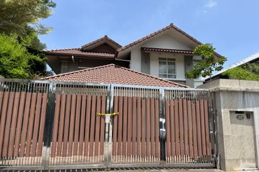BELOW market value! Freehold Bungalow at Hill top with amazing city view at Bandar Puteri Puchong 
