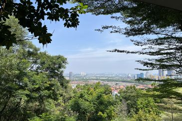 BELOW market value! Freehold Bungalow at Hill top with amazing city view at Bandar Puteri Puchong 