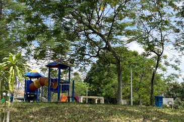 Facing garden & free hold landed at Bandar Puteri, Puchong town centre 