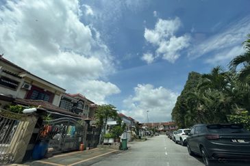 Facing garden & free hold landed at Bandar Puteri, Puchong town centre 