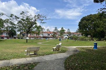 Facing garden & free hold landed at Bandar Puteri, Puchong town centre 