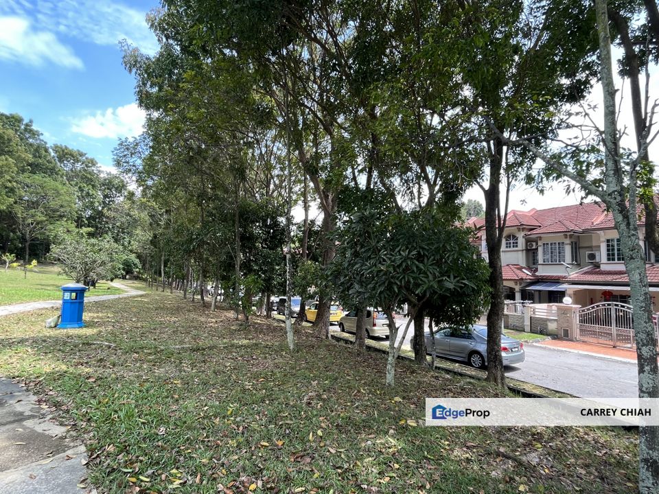 Facing garden & free hold landed at Bandar Puteri, Puchong town centre , Selangor, Puchong